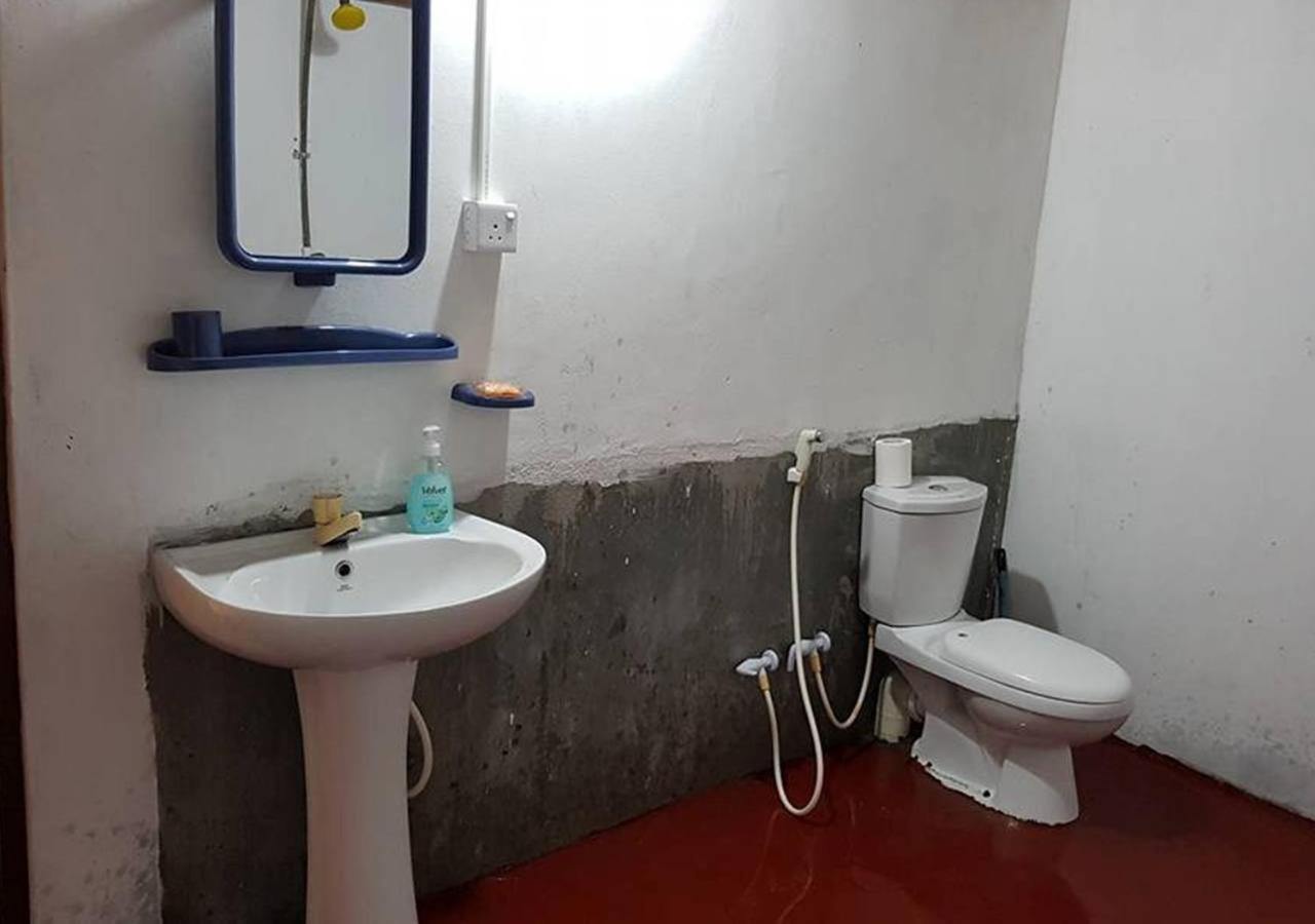 Ganesh Gate Hotel Pottuvil Bagian luar foto