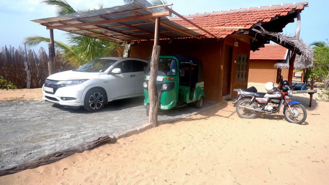 Ganesh Gate Hotel Pottuvil Bagian luar foto